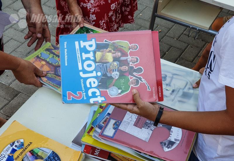 Mostar: Djeca razmjenjivala školske knjige